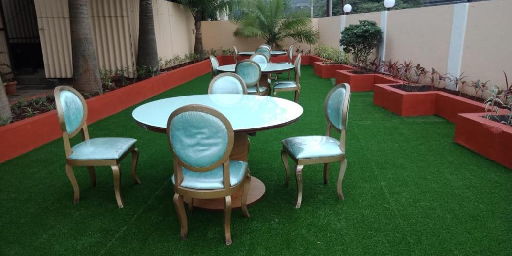 Hotel Aristro Lonavala Bagian luar foto