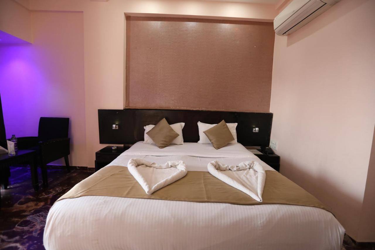 Hotel Aristro Lonavala Bagian luar foto