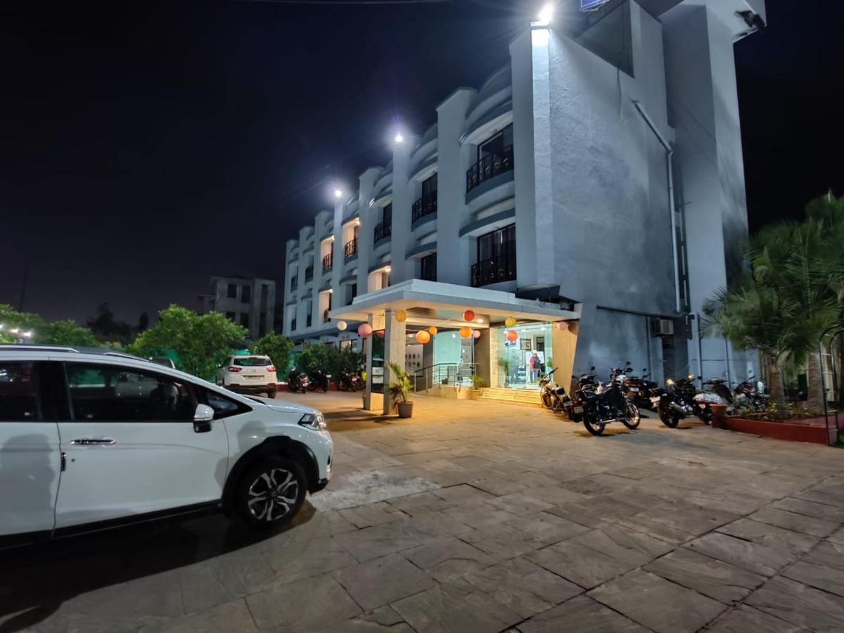 Hotel Aristro Lonavala Bagian luar foto