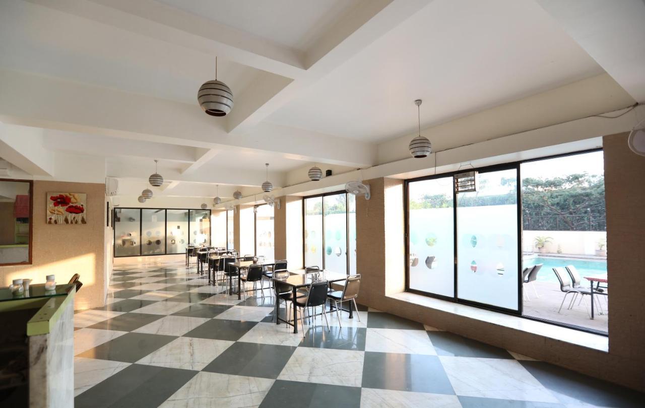 Hotel Aristro Lonavala Bagian luar foto