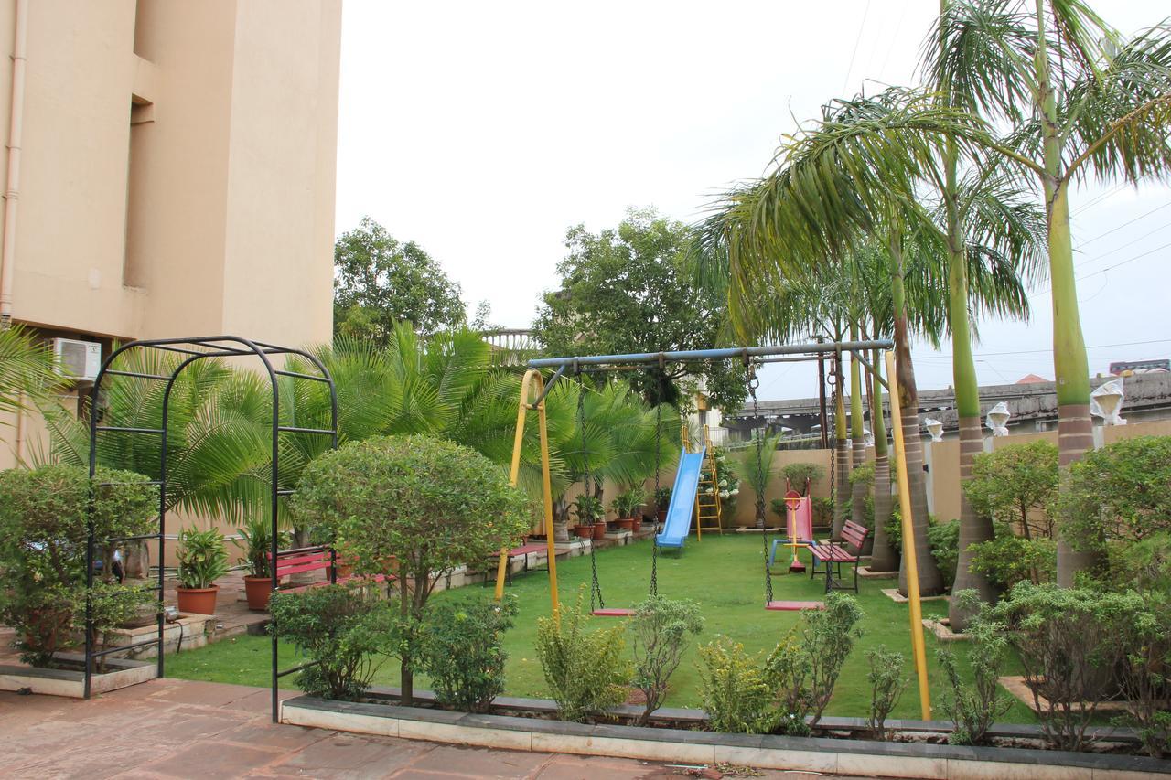 Hotel Aristro Lonavala Bagian luar foto