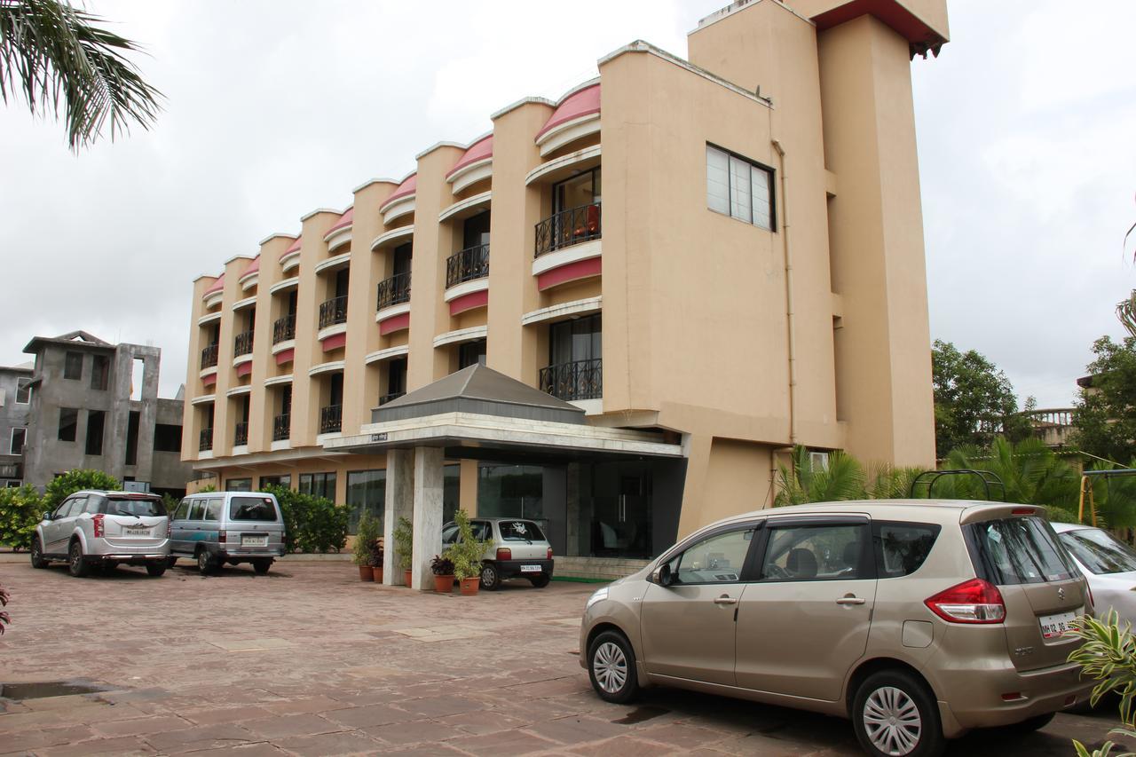 Hotel Aristro Lonavala Bagian luar foto