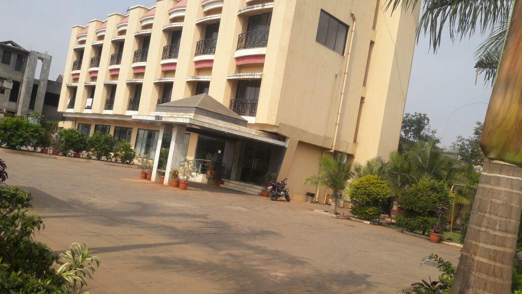 Hotel Aristro Lonavala Bagian luar foto