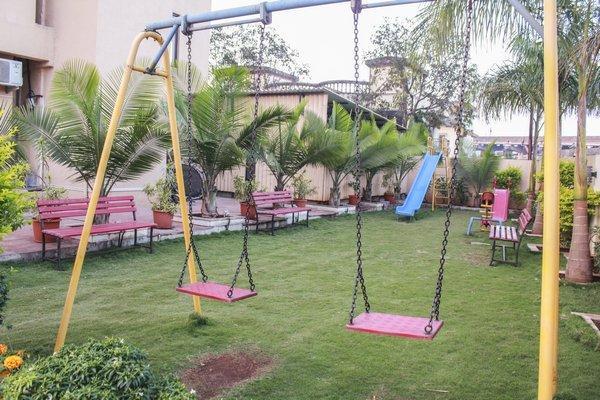 Hotel Aristro Lonavala Bagian luar foto