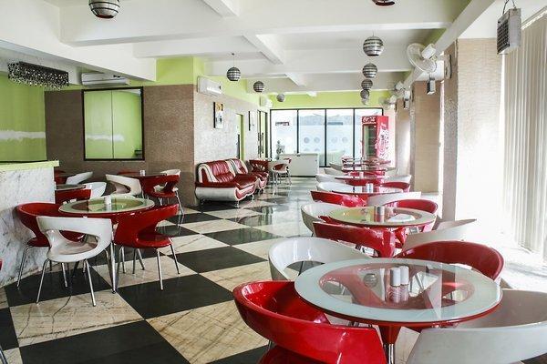 Hotel Aristro Lonavala Bagian luar foto